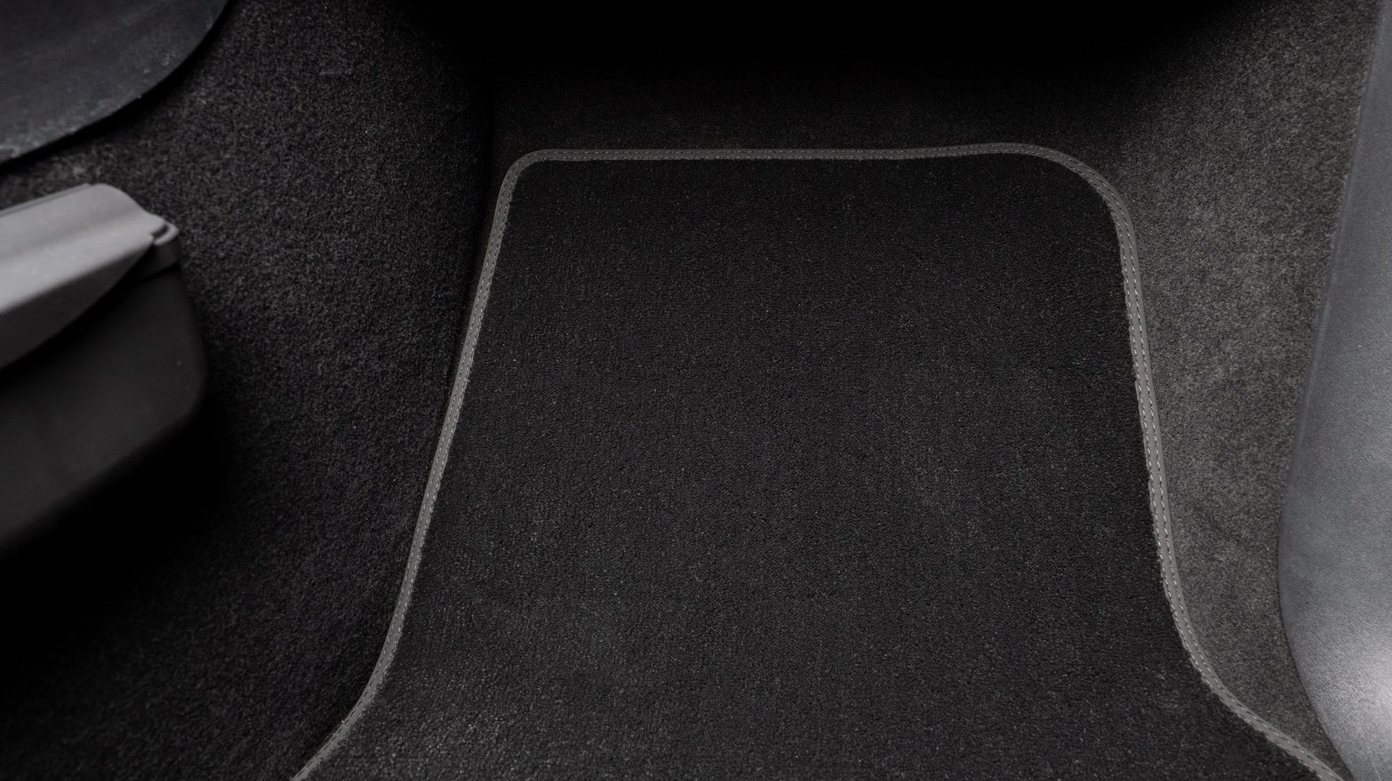 Tesla Model Y Premium Velours Automatten Set Compleet voor Trunk Frunk en Interieur - Image 10